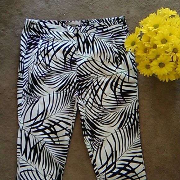 Forever 21 Skinny Pants - Picture 2 of 9